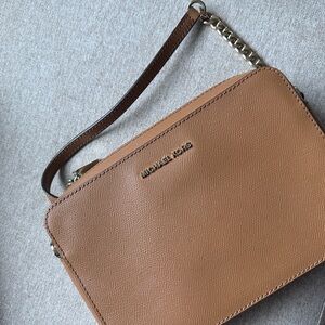 Michael Kors Jet Set Large Saffiano Leather Crossbody Bag (Black & Brown)